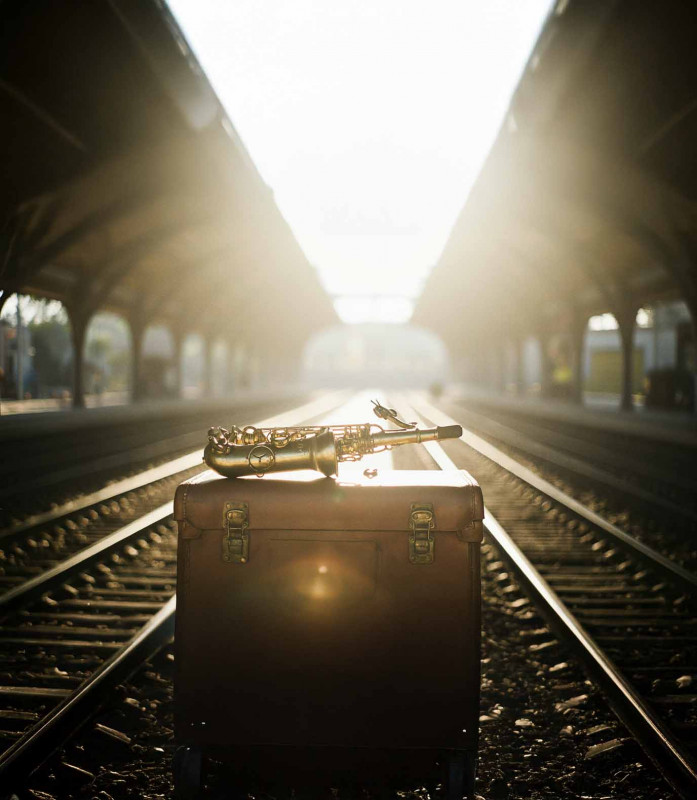 saxophone-travel-8gzl1ce07ddcceslnpdv-2-1093320